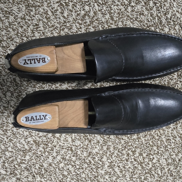 Gucci Black Leather Slip-On Loafers with Apron Stitching main image 4